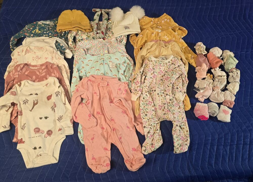 Newborn Baby Clothes Lot 35+ Pieces Carter's Gerber Sleepers Onesies Hats Socks